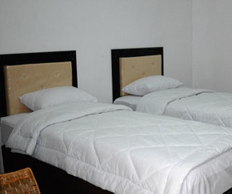 Hotel Sinar Tambolaka Waingapu Quarto foto