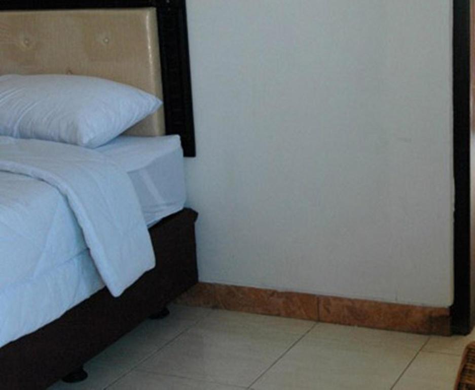 Hotel Sinar Tambolaka Waingapu Quarto foto