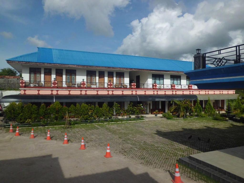 Hotel Sinar Tambolaka Waingapu Exterior foto