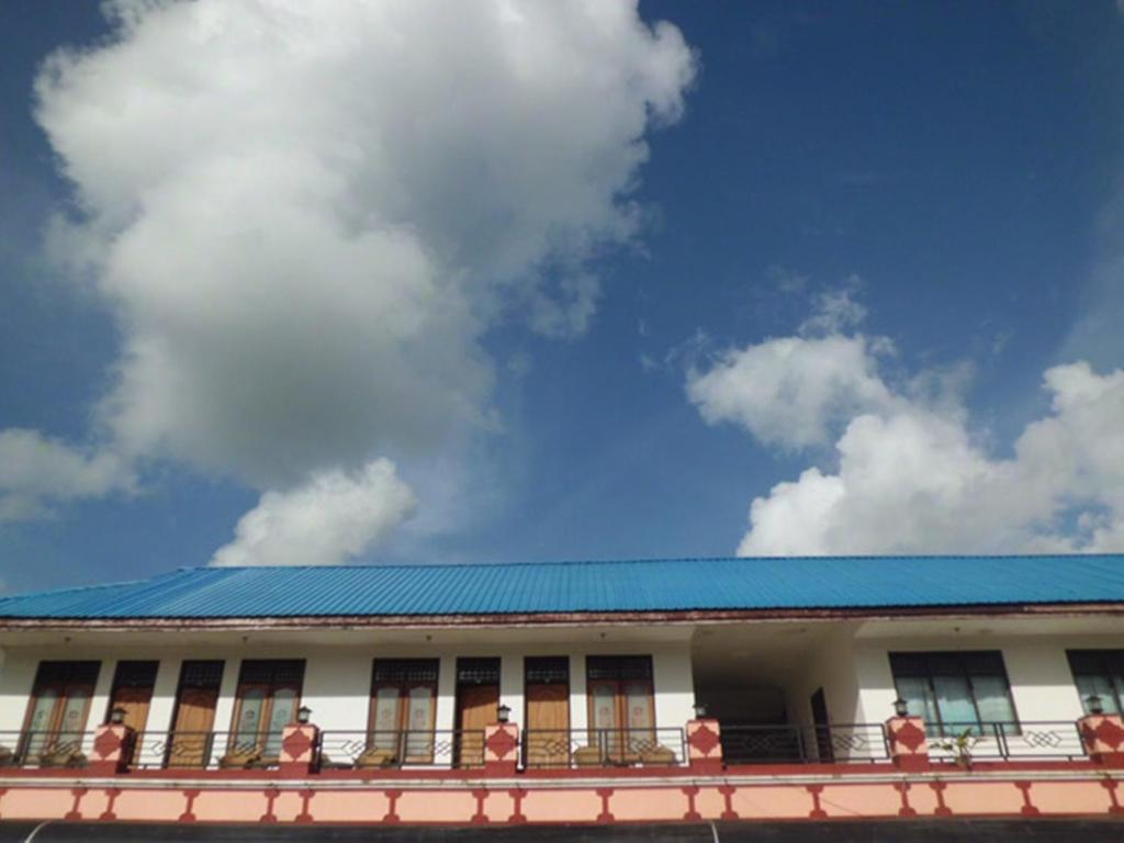 Hotel Sinar Tambolaka Waingapu Exterior foto