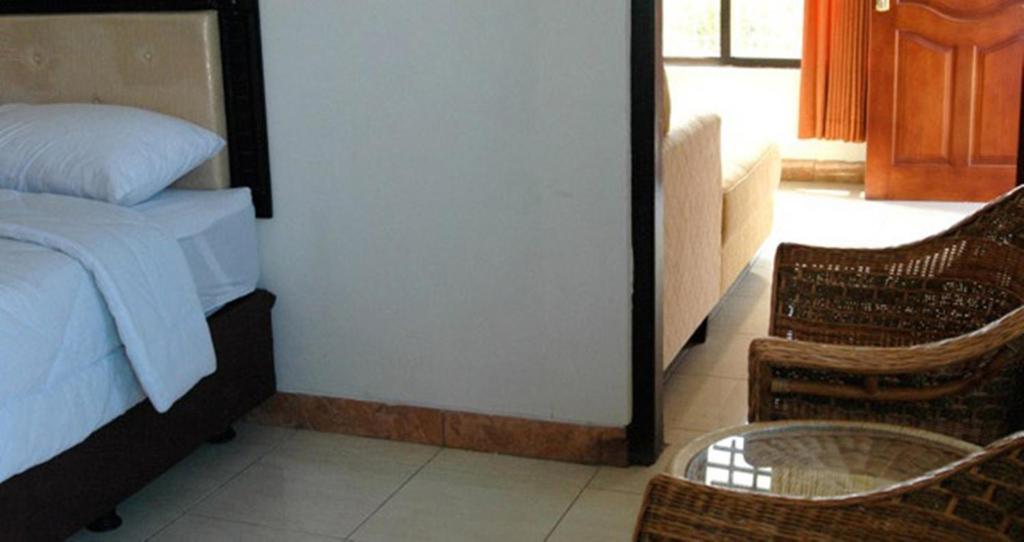 Hotel Sinar Tambolaka Waingapu Exterior foto
