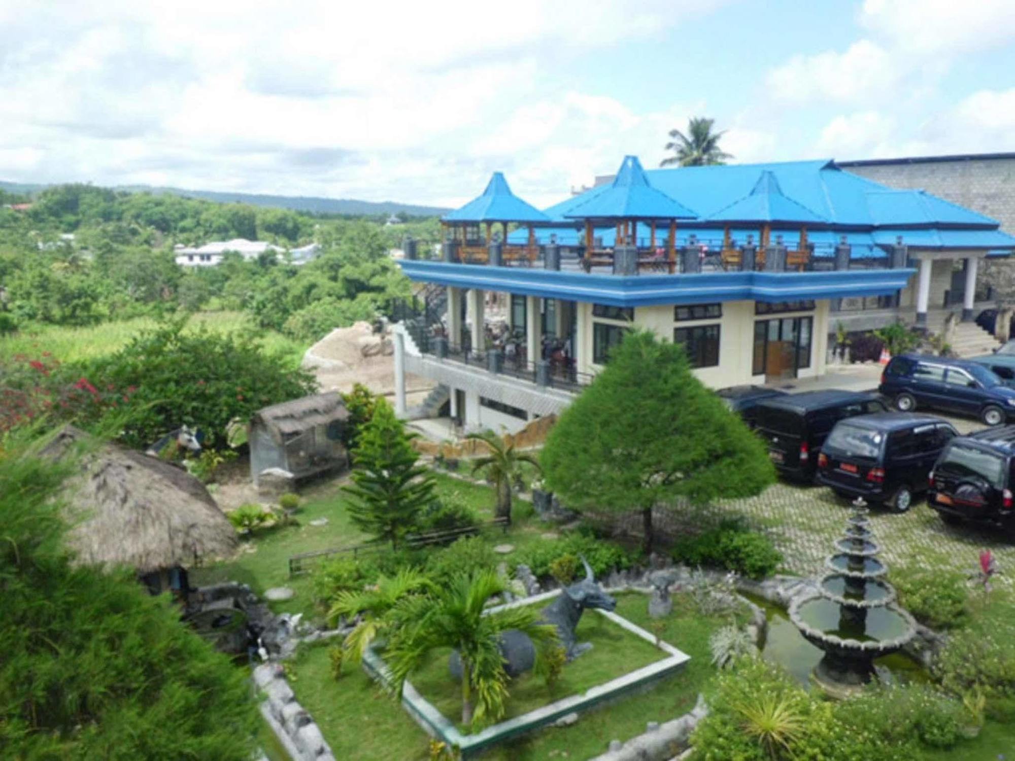 Hotel Sinar Tambolaka Waingapu Exterior foto